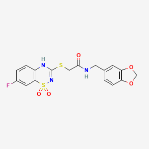 molecular formula C17H14FN3O5S2 B2569687 N-(benzo[d][1,3]dioxol-5-ylmethyl)-2-((7-fluoro-1,1-dioxido-4H-benzo[e][1,2,4]thiadiazin-3-yl)thio)acetamide CAS No. 886956-17-8