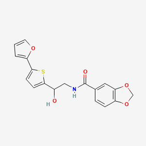 molecular formula C18H15NO5S B2570410 N-[2-[5-(Furan-2-yl)thiophen-2-yl]-2-hydroxyethyl]-1,3-benzodioxole-5-carboxamide CAS No. 2319717-45-6