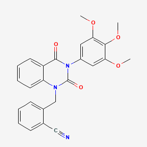 molecular formula C25H21N3O5 B2570876 2-((2,4-二氧代-3-(3,4,5-三甲氧基苯基)-3,4-二氢喹唑啉-1(2H)-基)甲基)苯甲腈 CAS No. 892267-15-1