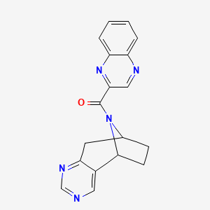 molecular formula C18H15N5O B2570878 喹喔啉-2-基((5R,8S)-6,7,8,9-四氢-5H-5,8-二亚氨基环庚并[d]嘧啶-10-基)甲酮 CAS No. 2062348-69-8