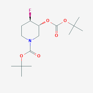 molecular formula C15H26FNO5 B2571256 反式-3-（（叔丁氧羰基）氧基）-4-氟哌啶-1-羧酸叔丁酯外消旋体 CAS No. 2101206-65-7