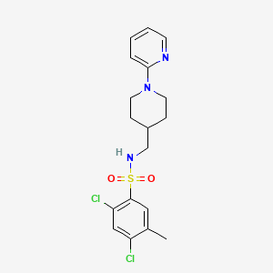 molecular formula C18H21Cl2N3O2S B2571781 2,4-dichloro-5-methyl-N-((1-(pyridin-2-yl)piperidin-4-yl)methyl)benzenesulfonamide CAS No. 1235371-07-9