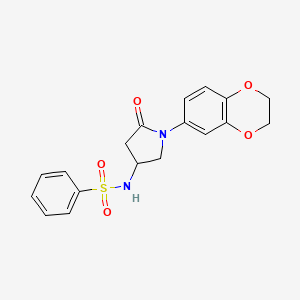 molecular formula C18H18N2O5S B2572053 N-(1-(2,3-dihydrobenzo[b][1,4]dioxin-6-yl)-5-oxopyrrolidin-3-yl)benzenesulfonamide CAS No. 905688-23-5