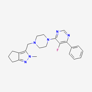 B2572324 3-[[4-(5-Fluoro-6-phenylpyrimidin-4-yl)piperazin-1-yl]methyl]-2-methyl-5,6-dihydro-4H-cyclopenta[c]pyrazole CAS No. 2379996-10-6