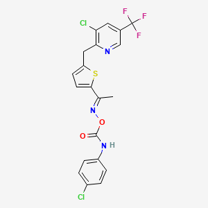molecular formula C20H14Cl2F3N3O2S B2572604 3-Chloro-2-{[5-({[(4-chloroanilino)carbonyl]oxy}ethanimidoyl)-2-thienyl]methyl}-5-(trifluoromethyl)pyridine CAS No. 321432-66-0