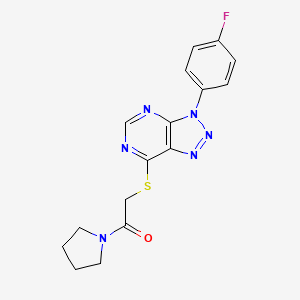 molecular formula C16H15FN6OS B2573216 2-[3-(4-Fluorophenyl)triazolo[4,5-d]pyrimidin-7-yl]sulfanyl-1-pyrrolidin-1-ylethanone CAS No. 863459-74-9