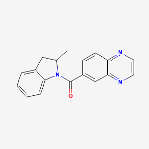 molecular formula C18H15N3O B2573315 2-メチルインドリニルキノキサリン-6-イルケトン CAS No. 881438-99-9