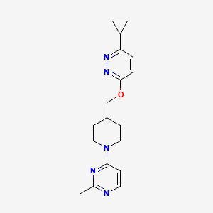 molecular formula C18H23N5O B2574299 3-Cyclopropyl-6-[[1-(2-methylpyrimidin-4-yl)piperidin-4-yl]methoxy]pyridazine CAS No. 2320889-27-6