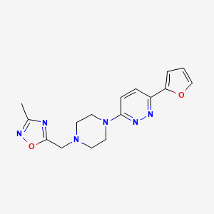 molecular formula C16H18N6O2 B2574777 5-[[4-[6-(Furan-2-yl)pyridazin-3-yl]piperazin-1-yl]methyl]-3-methyl-1,2,4-oxadiazole CAS No. 2415582-51-1