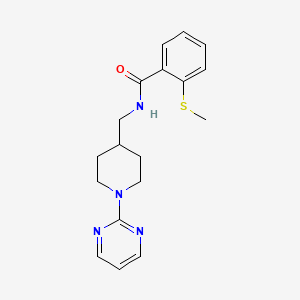 molecular formula C18H22N4OS B2575029 2-(甲硫基)-N-((1-(嘧啶-2-基)哌啶-4-基)甲基)苯甲酰胺 CAS No. 1234813-55-8