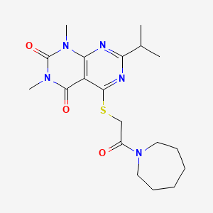 molecular formula C19H27N5O3S B2575323 5-[2-(Azepan-1-yl)-2-oxoethyl]sulfanyl-1,3-dimethyl-7-propan-2-ylpyrimido[4,5-d]pyrimidine-2,4-dione CAS No. 892480-06-7