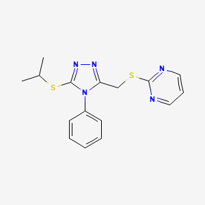 molecular formula C16H17N5S2 B2575594 2-[(4-Phenyl-5-propan-2-ylsulfanyl-1,2,4-triazol-3-yl)methylsulfanyl]pyrimidine CAS No. 868221-25-4