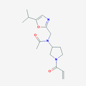 molecular formula C16H23N3O3 B2576321 N-[1-(prop-2-enoyl)pyrrolidin-3-yl]-N-{[5-(propan-2-yl)-1,3-oxazol-2-yl]methyl}acetamide CAS No. 2094406-56-9