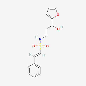 molecular formula C15H17NO4S B2576946 (E)-N-(3-(呋喃-2-基)-3-羟基丙基)-2-苯乙烯磺酰胺 CAS No. 1421588-94-4