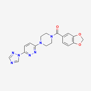 molecular formula C18H17N7O3 B2577449 (4-(6-(1H-1,2,4-triazol-1-yl)pyridazin-3-yl)piperazin-1-yl)(benzo[d][1,3]dioxol-5-yl)methanone CAS No. 1797697-08-5