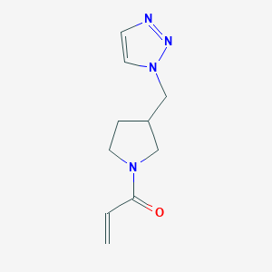 molecular formula C10H14N4O B2577497 1-[3-(Triazol-1-ylmethyl)pyrrolidin-1-yl]prop-2-en-1-one CAS No. 2185980-55-4