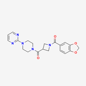 molecular formula C20H21N5O4 B2577953 苯并[d][1,3]二氧杂环-5-基(3-(4-(嘧啶-2-基)哌嗪-1-羰基)氮杂环丁烷-1-基)甲酮 CAS No. 1396708-44-3