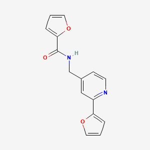 molecular formula C15H12N2O3 B2578851 N-((2-(furan-2-yl)pyridin-4-yl)methyl)furan-2-carboxamide CAS No. 2034341-10-9