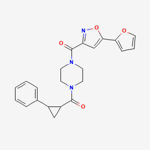 molecular formula C22H21N3O4 B2579175 (5-(呋喃-2-基)异恶唑-3-基)(4-(2-苯基环丙烷羰基)哌嗪-1-基)甲酮 CAS No. 1206995-39-2