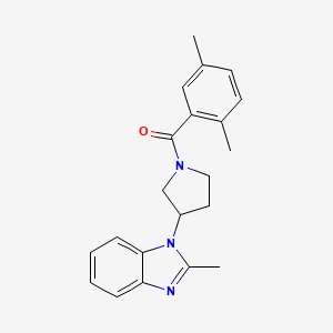 molecular formula C21H23N3O B2580450 (2,5-二甲基苯基)(3-(2-甲基-1H-苯并[d]咪唑-1-基)吡咯烷-1-基)甲苯酮 CAS No. 2034421-61-7