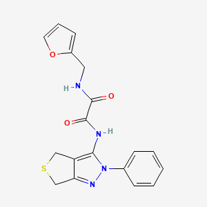 molecular formula C18H16N4O3S B2580606 N-(furan-2-ylmethyl)-N'-(2-phenyl-4,6-dihydrothieno[3,4-c]pyrazol-3-yl)oxamide CAS No. 946208-93-1