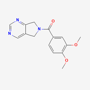 molecular formula C15H15N3O3 B2581492 (3,4-dimethoxyphenyl)(5H-pyrrolo[3,4-d]pyrimidin-6(7H)-yl)methanone CAS No. 1448130-43-5