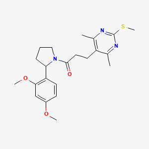 1-[2-(2,4-Dimethoxyphenyl)pyrrolidin-1-yl]-3-[4,6-dimethyl-2-(methylsulfanyl)pyrimidin-5-yl]propan-1-one