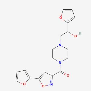 molecular formula C18H19N3O5 B2582447 (4-(2-(Furan-2-yl)-2-hydroxyethyl)piperazin-1-yl)(5-(furan-2-yl)isoxazol-3-yl)methanone CAS No. 1421529-16-9