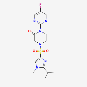 molecular formula C15H19FN6O3S B2582994 1-(5-Fluoropyrimidin-2-yl)-4-(1-methyl-2-propan-2-ylimidazol-4-yl)sulfonylpiperazin-2-one CAS No. 2309571-29-5