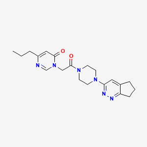 molecular formula C20H26N6O2 B2583120 3-(2-(4-(6,7-dihydro-5H-cyclopenta[c]pyridazin-3-yl)piperazin-1-yl)-2-oxoethyl)-6-propylpyrimidin-4(3H)-one CAS No. 2034363-90-9