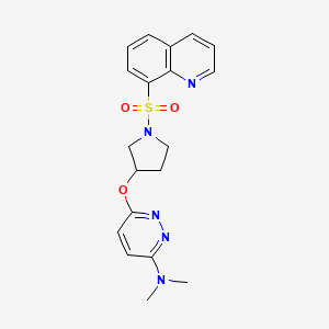 molecular formula C19H21N5O3S B2583695 N,N-二甲基-6-((1-(喹啉-8-磺酰基)吡咯烷-3-基)氧基)吡啶嗪-3-胺 CAS No. 2034501-26-1