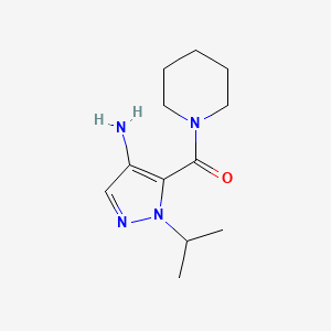 molecular formula C12H20N4O B2585055 1-Isopropyl-5-(piperidin-1-ylcarbonyl)-1H-pyrazol-4-amine CAS No. 1893787-61-5
