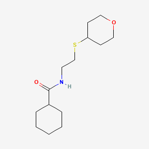 B2586304 N-(2-((tetrahydro-2H-pyran-4-yl)thio)ethyl)cyclohexanecarboxamide CAS No. 2034289-69-3