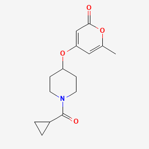 molecular formula C15H19NO4 B2586793 4-((1-(环丙烷羰基)哌啶-4-基)氧基)-6-甲基-2H-吡喃-2-酮 CAS No. 1795480-60-2
