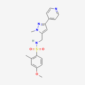 molecular formula C18H20N4O3S B2587172 4-Methoxy-2-methyl-N-[(2-methyl-5-pyridin-4-ylpyrazol-3-yl)methyl]benzenesulfonamide CAS No. 2310124-12-8