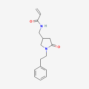 molecular formula C16H20N2O2 B2588352 N-[[5-Oxo-1-(2-phenylethyl)pyrrolidin-3-yl]methyl]prop-2-enamide CAS No. 2411275-26-6