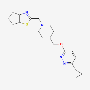 molecular formula C20H26N4OS B2589068 2-[[4-[(6-Cyclopropylpyridazin-3-yl)oxymethyl]piperidin-1-yl]methyl]-5,6-dihydro-4H-cyclopenta[d][1,3]thiazole CAS No. 2380068-64-2