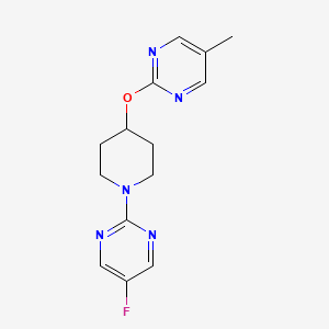 molecular formula C14H16FN5O B2589409 2-[1-(5-Fluoropyrimidin-2-yl)piperidin-4-yl]oxy-5-methylpyrimidine CAS No. 2380032-77-7