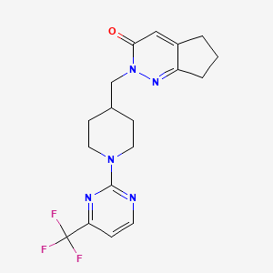 molecular formula C18H20F3N5O B2590681 2-({1-[4-(三氟甲基)嘧啶-2-基]哌啶-4-基}甲基)-2H,3H,5H,6H,7H-环戊[c]哒嗪-3-酮 CAS No. 2097918-26-6