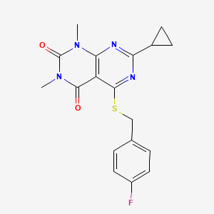 molecular formula C18H17FN4O2S B2591478 7-シクロプロピル-5-((4-フルオロベンジル)チオ)-1,3-ジメチルピリミド[4,5-d]ピリミジン-2,4(1H,3H)-ジオン CAS No. 863003-21-8