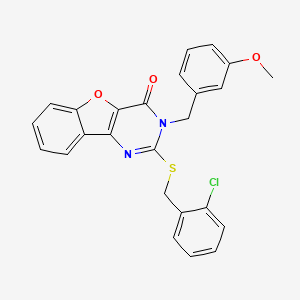 molecular formula C25H19ClN2O3S B2591655 4-{[(2-クロロフェニル)メチル]スルファニル}-5-[(3-メトキシフェニル)メチル]-8-オキサ-3,5-ジアザトリシクロ[7.4.0.0^{2,7}]トリデカ-1(9),2(7),3,10,12-ペンタエン-6-オン CAS No. 1291854-19-7