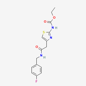 molecular formula C15H16FN3O3S B2592655 碳酸乙酯(4-(2-((4-氟苄基)氨基)-2-氧代乙基)噻唑-2-基) CAS No. 946284-64-6