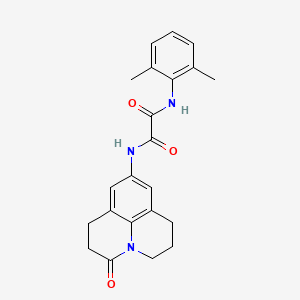 molecular formula C22H23N3O3 B2592948 N1-(2,6-dimethylphenyl)-N2-(3-oxo-1,2,3,5,6,7-hexahydropyrido[3,2,1-ij]quinolin-9-yl)oxalamide CAS No. 898438-40-9