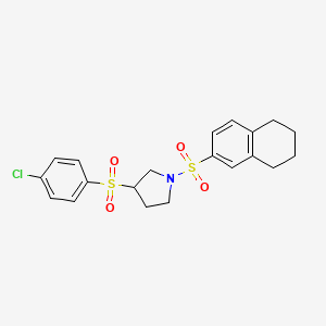 molecular formula C20H22ClNO4S2 B2593254 3-((4-氯苯基)磺酰基)-1-((5,6,7,8-四氢萘-2-基)磺酰基)吡咯烷 CAS No. 1705289-77-5