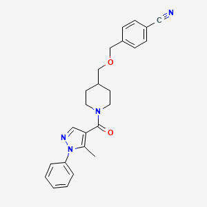 molecular formula C25H26N4O2 B2593297 4-(((1-(5-methyl-1-phenyl-1H-pyrazole-4-carbonyl)piperidin-4-yl)methoxy)methyl)benzonitrile CAS No. 1396811-28-1