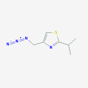 molecular formula C7H10N4S B2593304 4-(Azidomethyl)-2-propan-2-yl-1,3-thiazole CAS No. 1004316-53-3