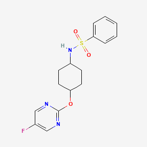 molecular formula C16H18FN3O3S B2593327 N-((1r,4r)-4-((5-fluoropyrimidin-2-yl)oxy)cyclohexyl)benzenesulfonamide CAS No. 2034402-01-0