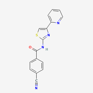 molecular formula C16H10N4OS B2593631 4-cyano-N-(4-(pyridin-2-yl)thiazol-2-yl)benzamide 