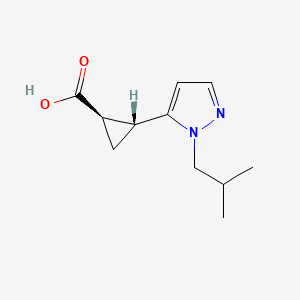 molecular formula C11H16N2O2 B2593733 (1R,2R)-2-[2-(2-甲基丙基)吡唑-3-基]环丙烷-1-羧酸 CAS No. 2227649-04-7