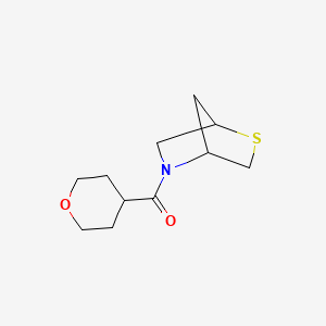 molecular formula C11H17NO2S B2593899 2-硫杂-5-氮杂双环[2.2.1]庚烷-5-基(四氢-2H-吡喃-4-基)甲酮 CAS No. 2034462-01-4